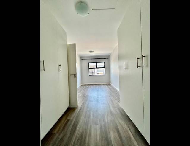 2 BEDROOM APARTMENT FOR SALE IN BRYANSTON